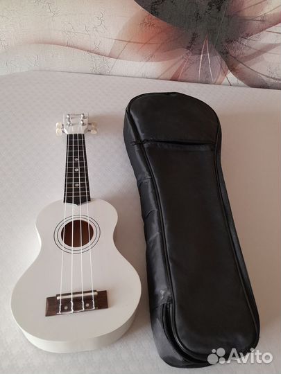 Укулеле гавайская гитара