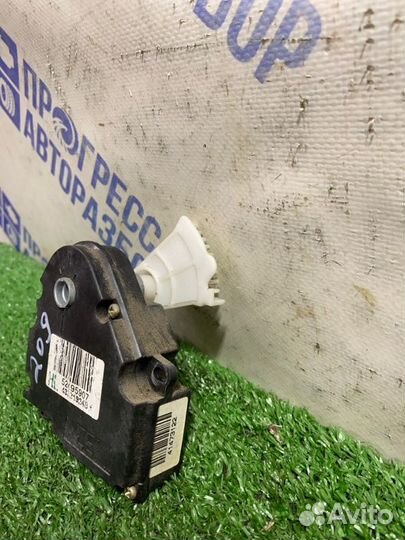 Сервопривод заслонки печки Chevrolet Trailblazer