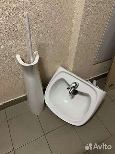 Раковина от застройщика в ванную