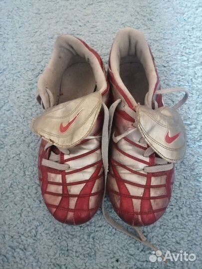 Футбольные бутсы Nike