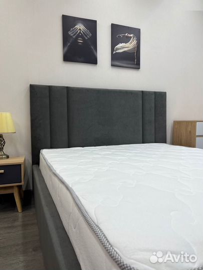 Кровать с матрасом 160х200