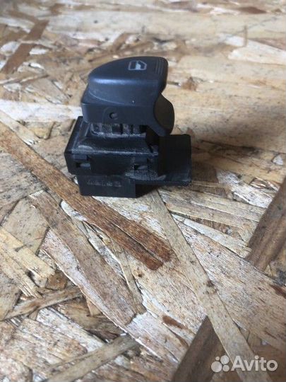 Кнопка стеклоподъемника задняя правая Chery QQ6