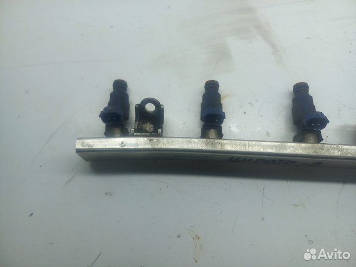 Рампа с форсунками Kia Cerato седан G4FG 2013