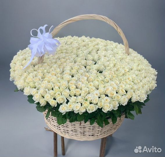 Цветы живые в корзине