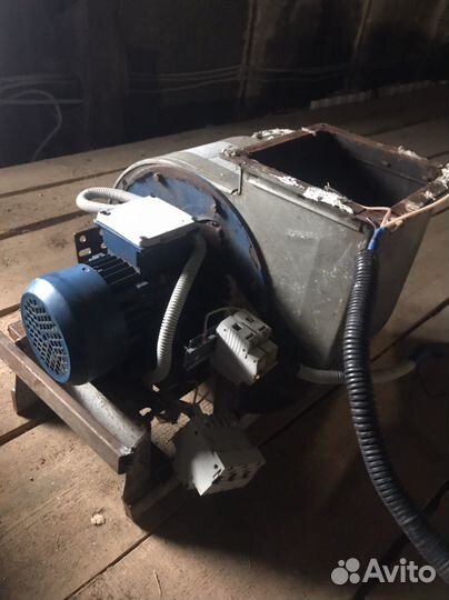 Двигатель с вытяжкой/вентилятором улиткой