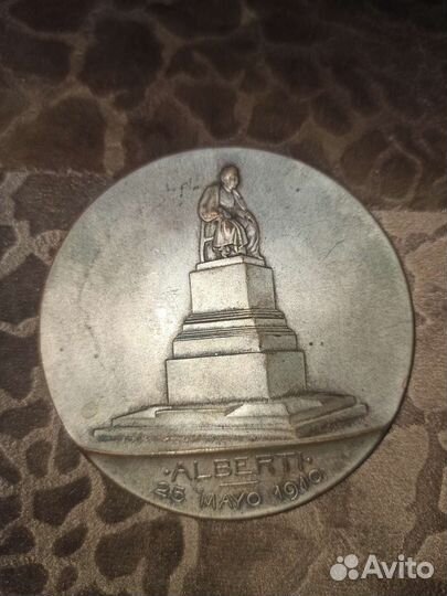 Настольная медаль