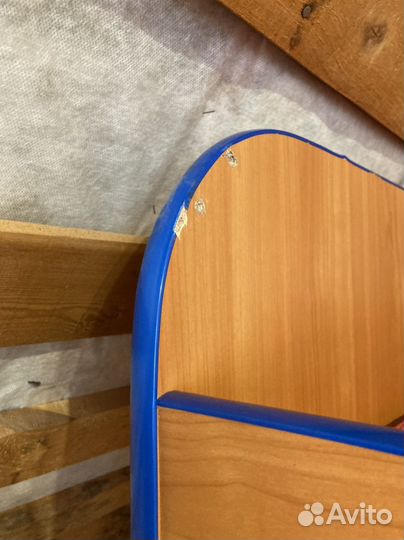 Детский уголок с кроватью и столом