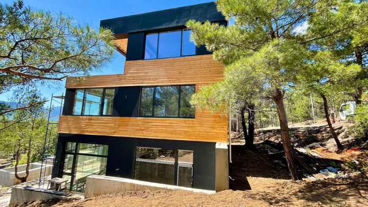 Дом 253 м² на участке 6,8 сот.