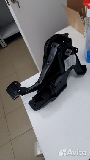 Педаль тормоза Volkswagen tiguan 5q1723058p