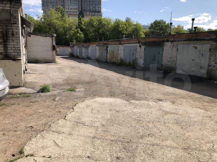 Гараж, > 30 м²