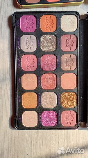 Палетки теней Revolution