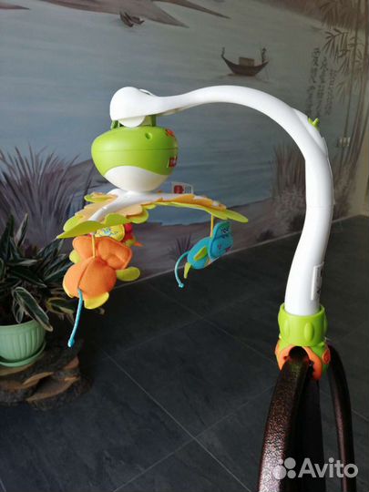 Музыкальный мобиль на кроватку