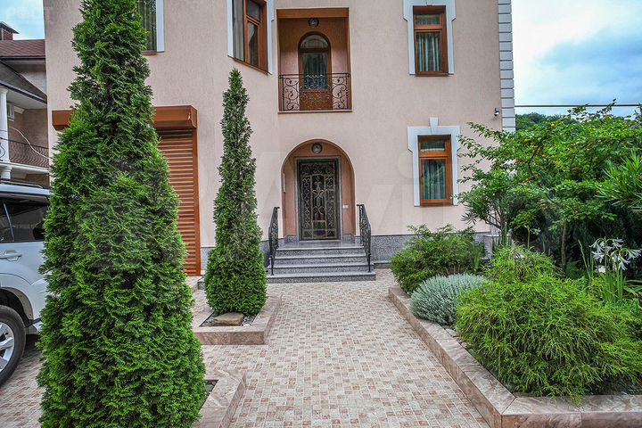 Коттедж 400 м² на участке 10,5 сот.