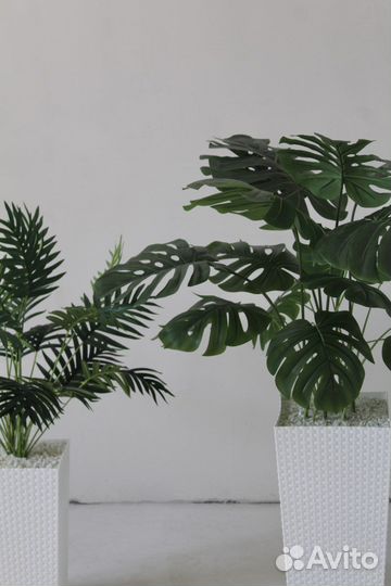 Искусственные цветы в горшках