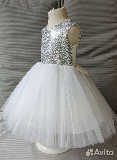Пышное, нежное белое платье для девочки