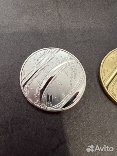 Коллекционная монета юбилей бтс BTS