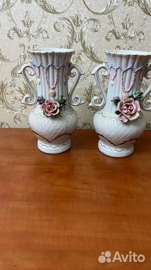 Парные вазы с лепниной