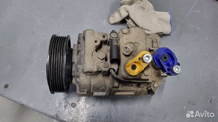 Компрессор кондиционера VW Touareg NF7p0820803D