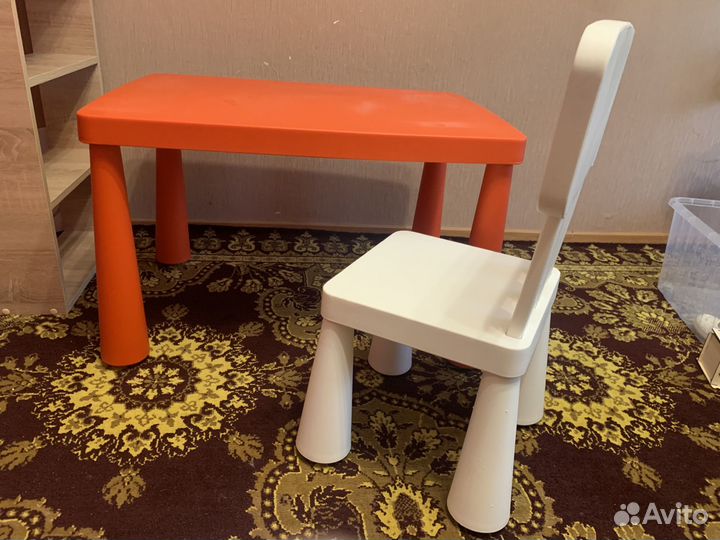 Столик и стульчик для детей IKEA