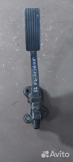 Педаль газа на Mitsubishi Lancer 10