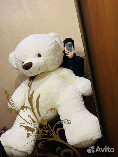 Огромный плюшевый медведь