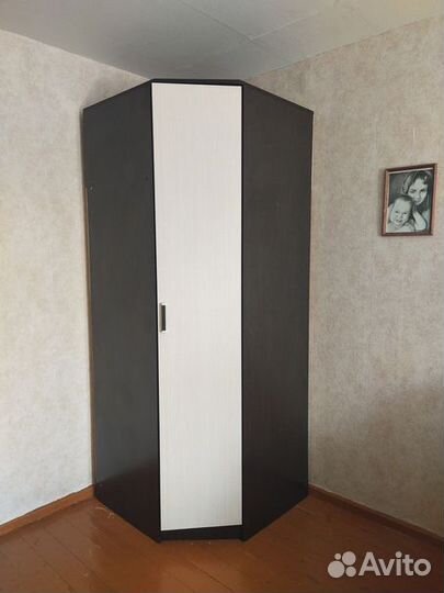 Угловой шкаф