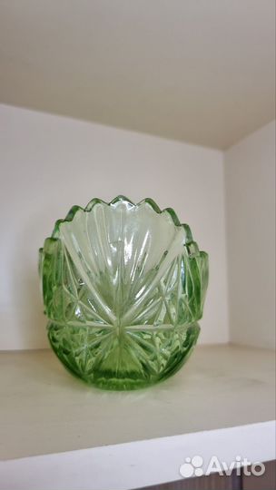 Ваза, ладья зеленое стекло. 50 е г