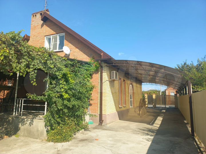 Дом 226 м² на участке 10 сот.