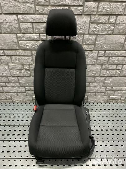 VW Golf Plus Передний и задний ряд сидений