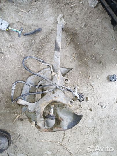 Поворотный кулак передний левый mercedes Benz E210