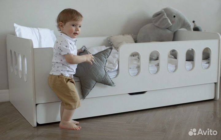 Детская кровать от 2 лет с бортиком и матрасом
