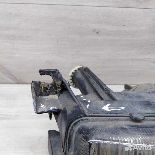 Фара правая Volkswagen Passat B3 дефек