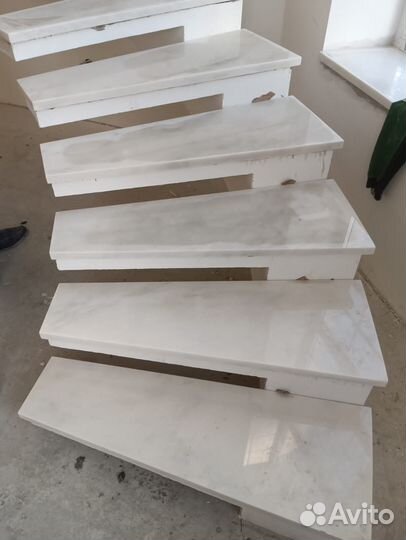 Лестница из мрамора