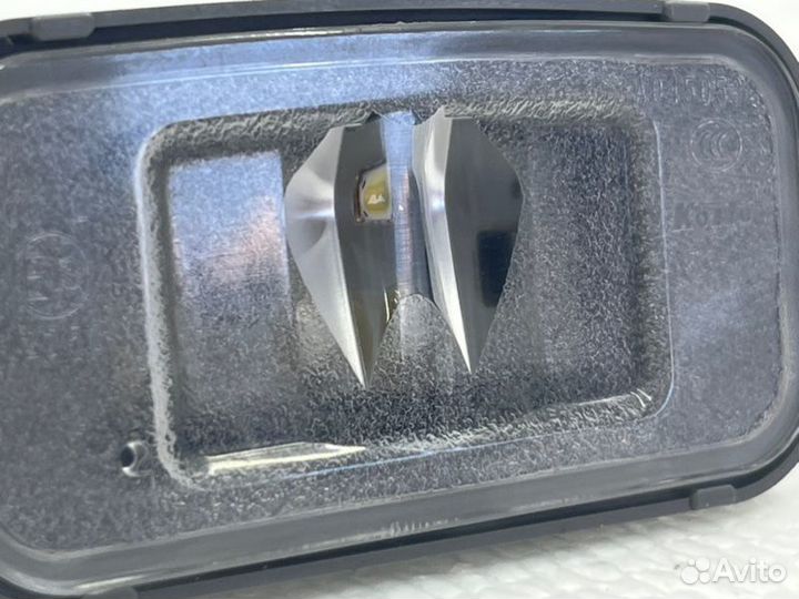 Плафон освещения номерного знака Toyota Camry