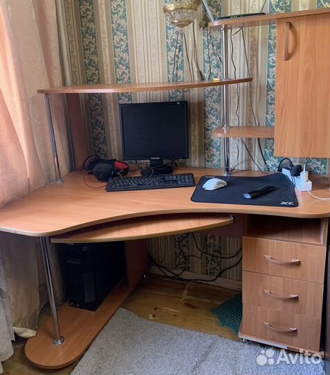 Компьютерный стол