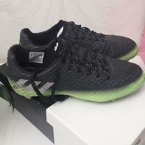 Футбольные бутсы adidas