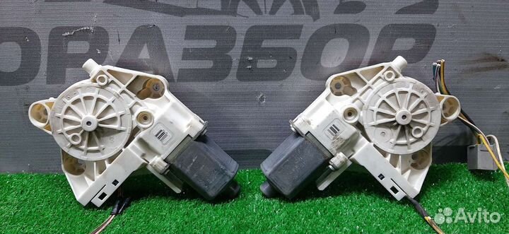 Моторчики стеклоподъемника левый Ford Focus 2