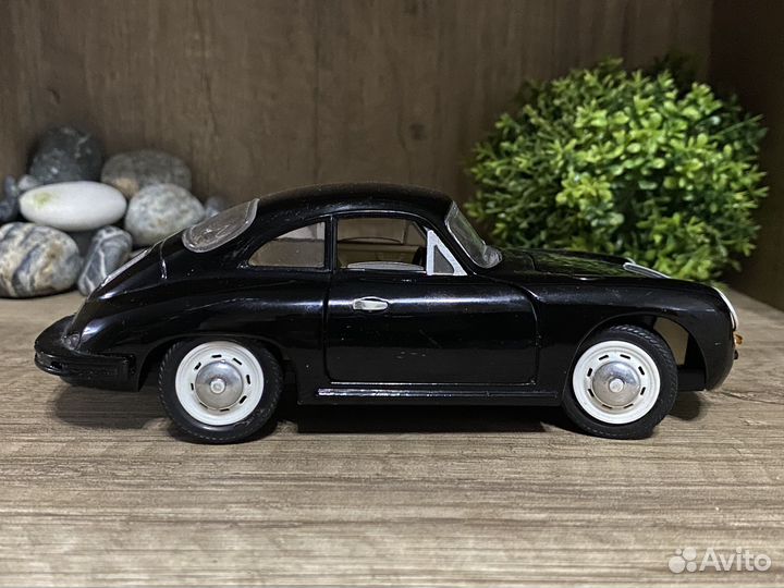 Модель автомобиля Porshe 356