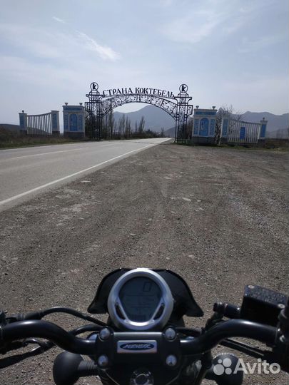 Bajaj Avenger 220 Street