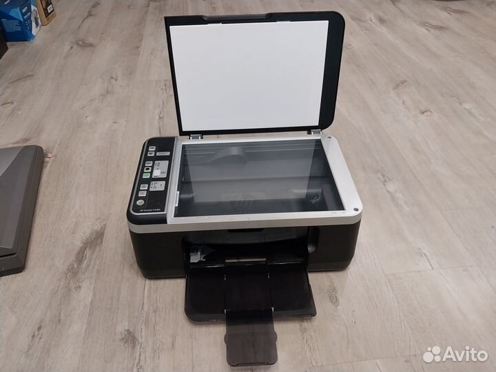 Цветной струйный принтер с сканером hp