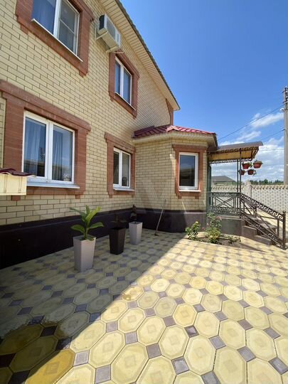 Коттедж 372 м² на участке 12 сот.