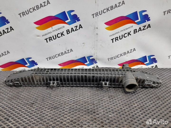 Бачок радиатора нижний Iveco Stralis