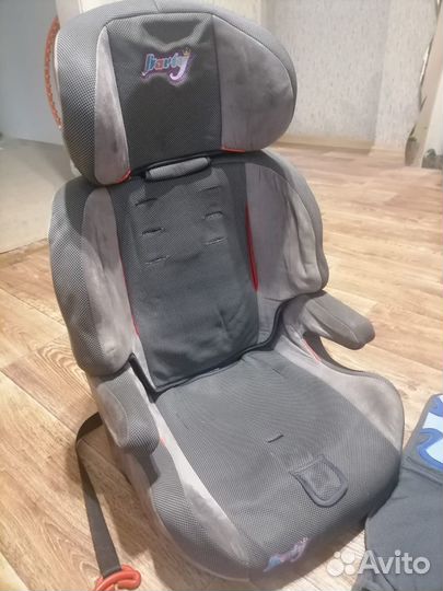 Автомобильное кресло