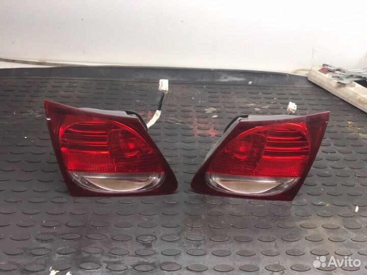 Стоп сигнал в крышку багажника Lexus GS300 GS350