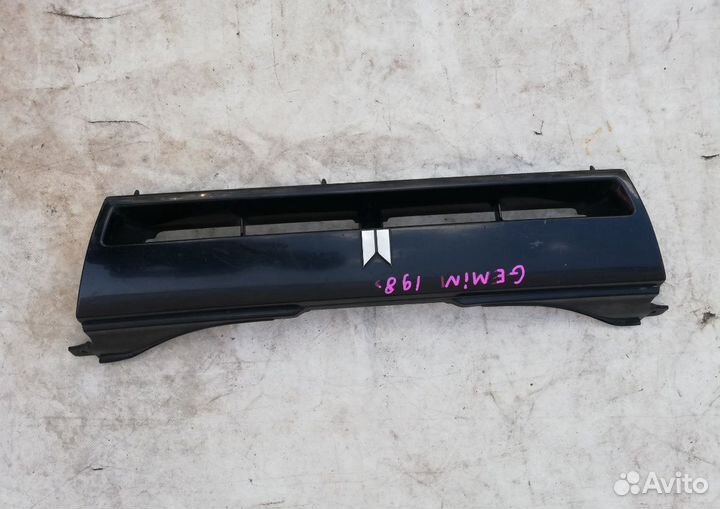 Решетка радиатора Isuzu Gemini