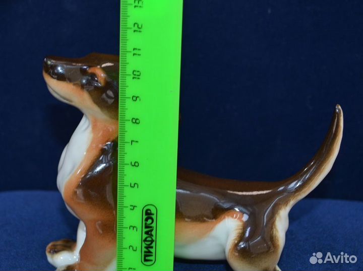 Фарфоровая статуэтка- такса. лфз