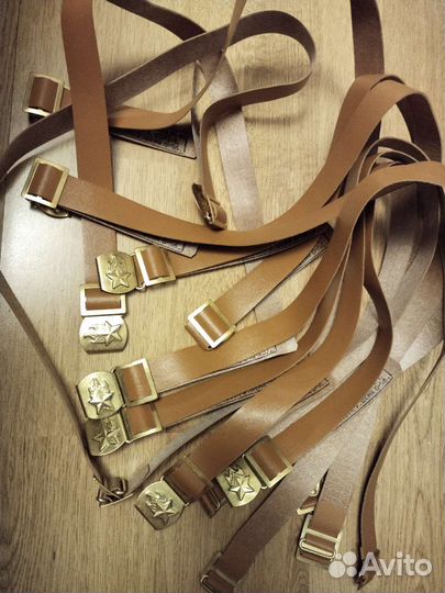 Пионерские галстуки, пилотки, значки, ремни,флажки