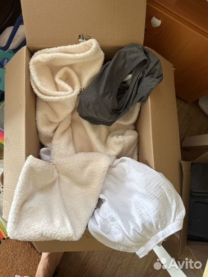 Коробка с вещами мужскими и женскими