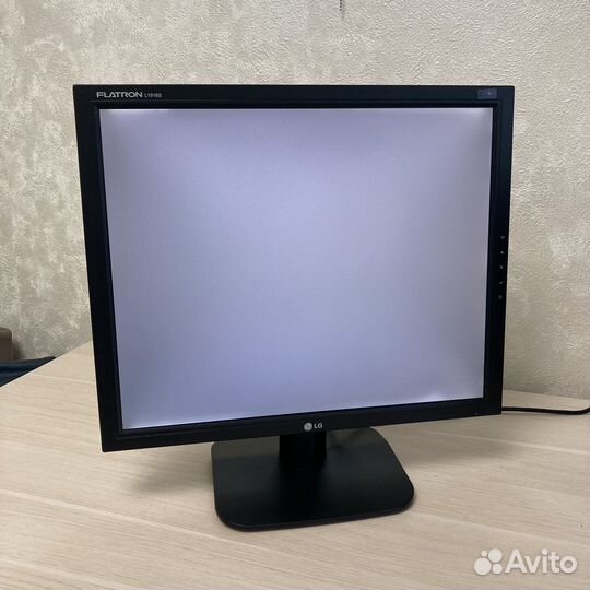 Монитор LG Flatron L1918S