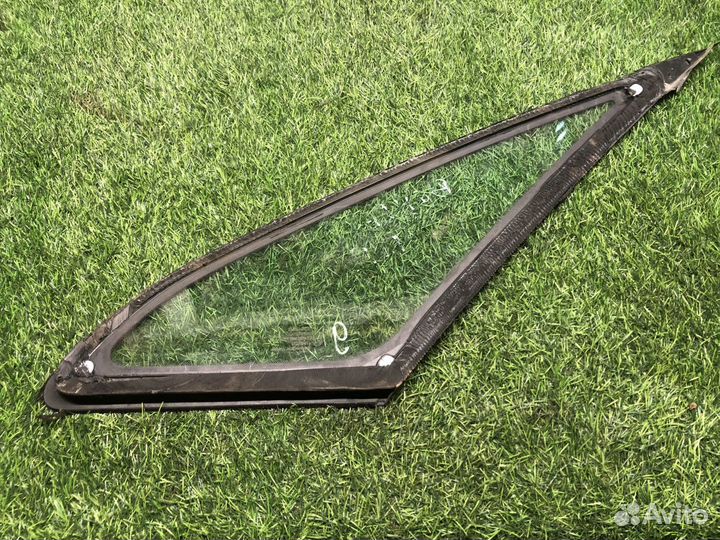 Форточка передней правой двери Kia Venga